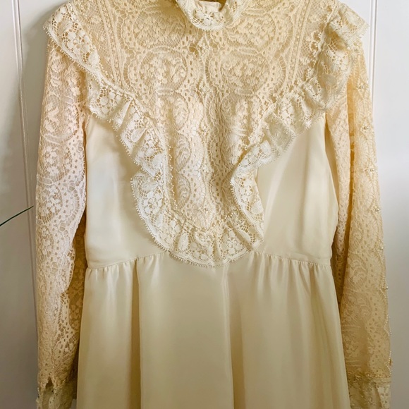 Vintage Lace Wedding Dress /Boho Chic Bridal Gown - Picture 5 of 8